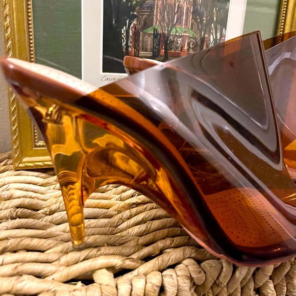 Azalea Wang- Unique PVC heel with pointed toe. Clear sandal in Caramel color. - Picture 3 of 7